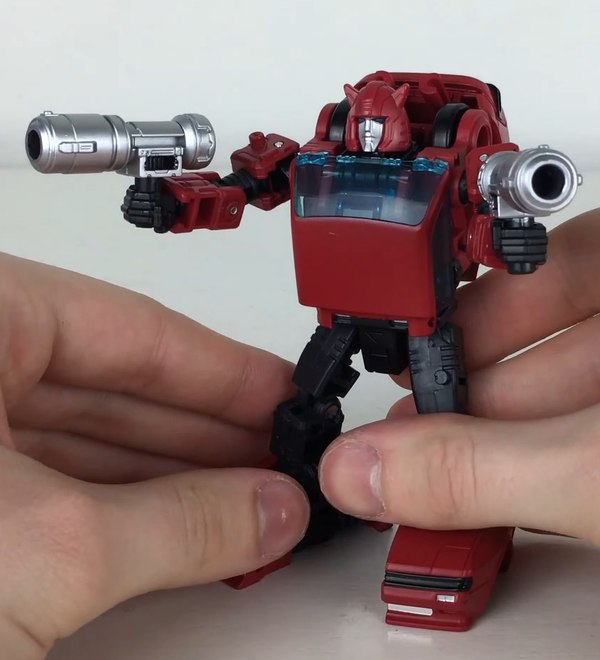 Transformers Earthrise Cliffjumper Video Review And Images 10 (10 of 24)